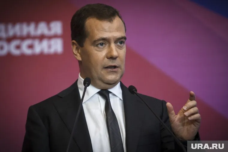 Медведев предлагает создать "маленький Шенген на двоих"