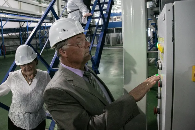 Посещение мусоросортировочного завода Константином Фрумкиным и Денисом Храмовым. Тюмень, мусоросортировочный завод