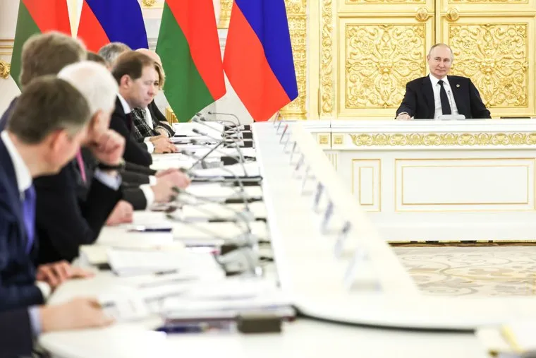 Владимир Путин и Александр Лукашенко на заседании высшего Госсовета союзного государства России и Белоруссии. Москва