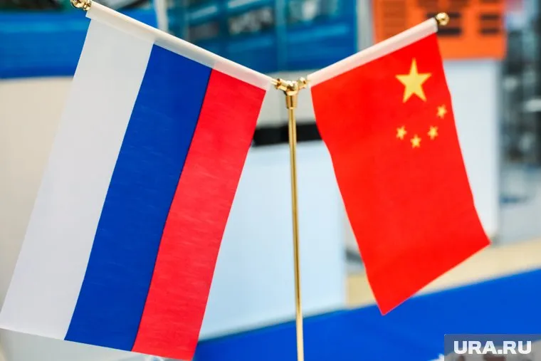 Россия и Китай могут нанести США поражение, считает эксперт Владимир Батюк