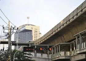 В Бангкоке нашли 14 тел погибших под руинами рухнувшего здания