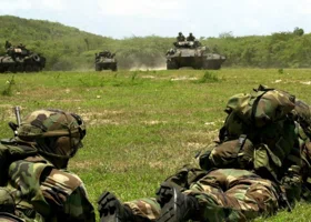 Британия готовится к войне с Россией, которая никогда не настанет