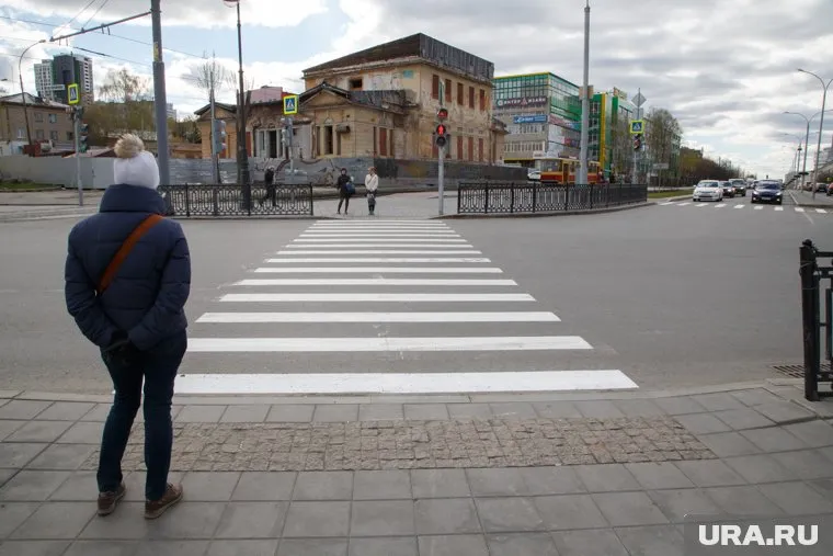 В некоторых местах пешеходные переходы не смогут поднять выше уровня дороги, полагают эксперты