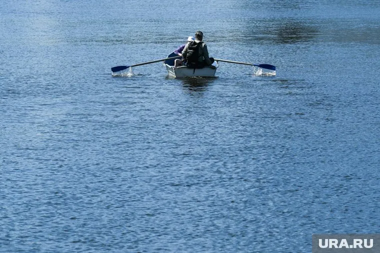 Жительница Губкинского попросила лодку, чтобы отвезти ребенка в детсад