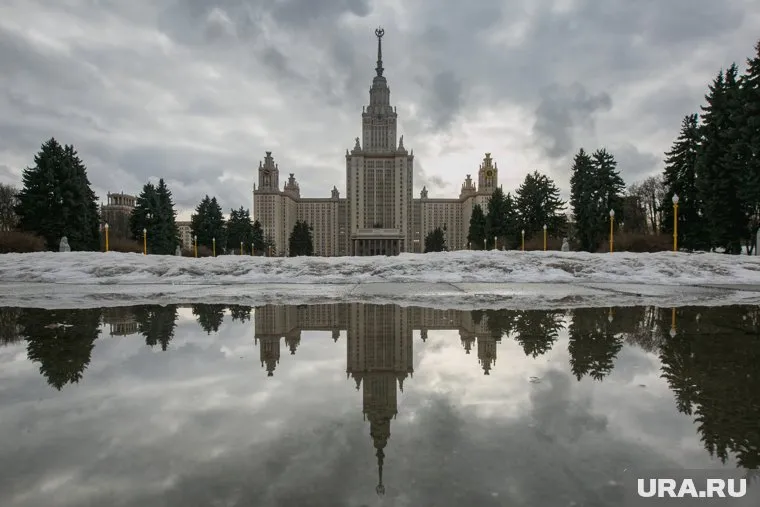 Сотрудников МГУ пришлось эвакуировать после инцидента с отцом 9-летней студентки