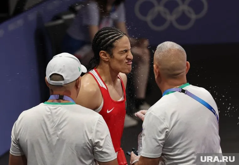 Трансгендеры приняли участие в боксерском турнире в рамках Олимпиады-2024, заставляя своих соперниц сдаваться