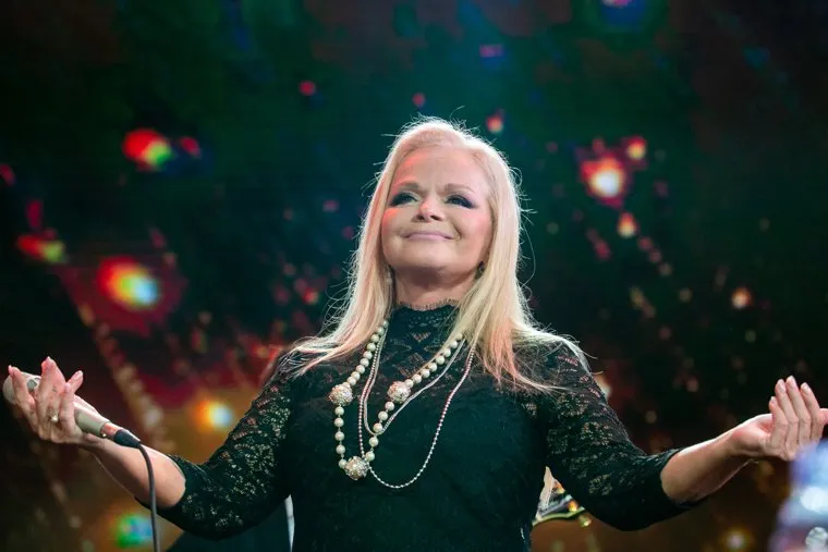 Лариса Долина и Этери Бериашвили на фестивале «Арт-Таврида». Республика Крым, Судак