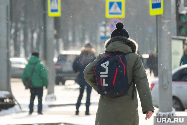 В большинстве случаев работодатель предлагает школьникам посменную или почасовую оплату