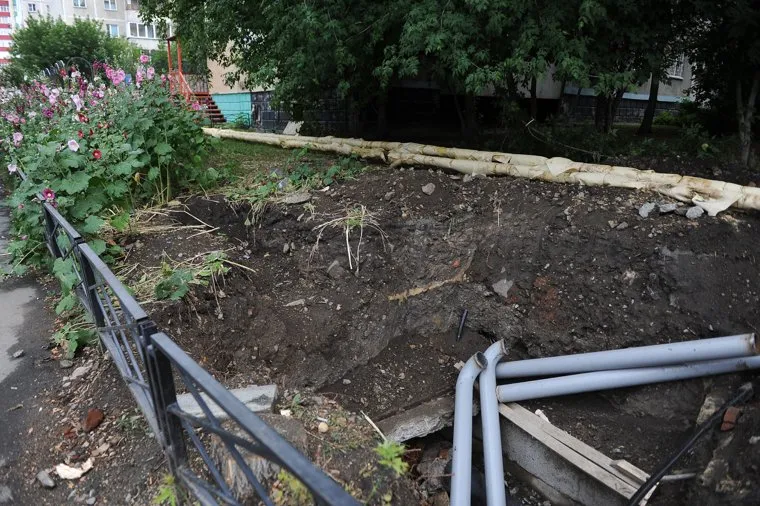 Теплотрасса Челябинск, газон, теплотрасса