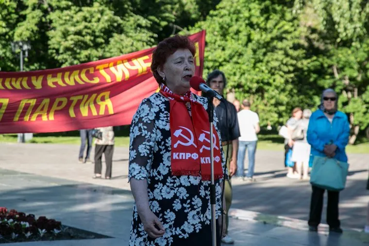 Митинг против пенсионной реформы и выступление театра в рамках фестиваля "Сны улиц". Тюмень