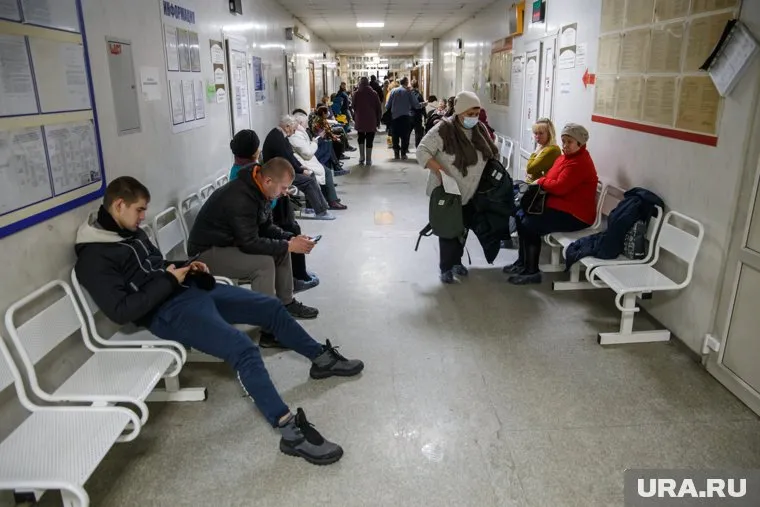 За полтора часа хирург принял только четырех человек