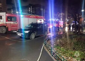 Девочку-подростка спасли из горящего многоквартирного дома в Челябинске