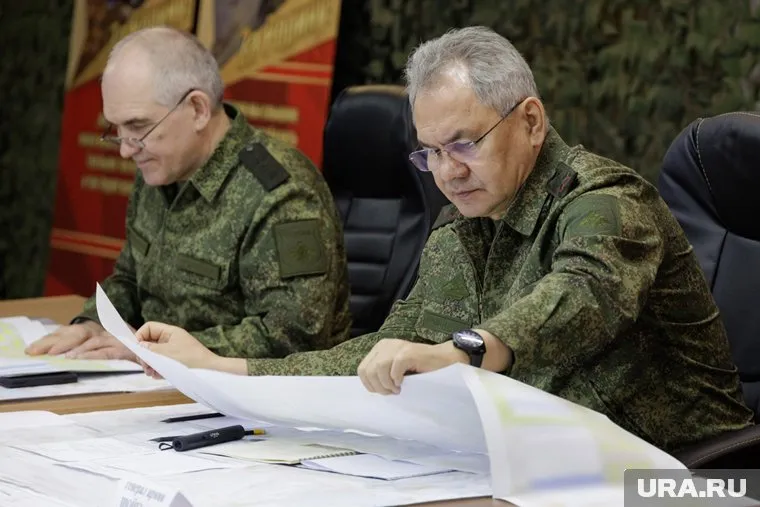 Сергей Шойгу проверил, как содержится техника ЗВО перед отправкой в войска