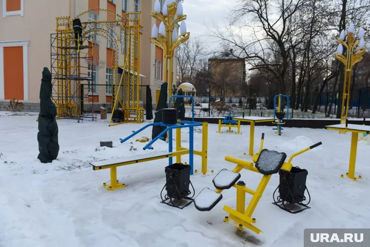 Детская площадка в Губкинском была построена меньше года назад