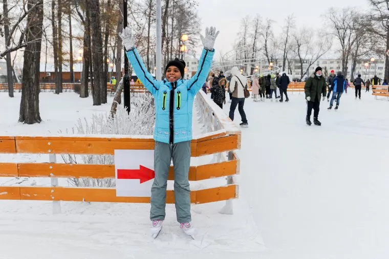 Алексей Текслер на открытии ледового катка в Челябинске в Парке им. В. В. Терешковой. Челябинск