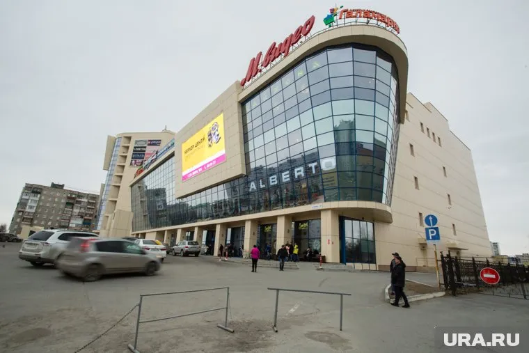 Из-за сообщения о минировании в Нижневартовске эвакуировали торговый центр