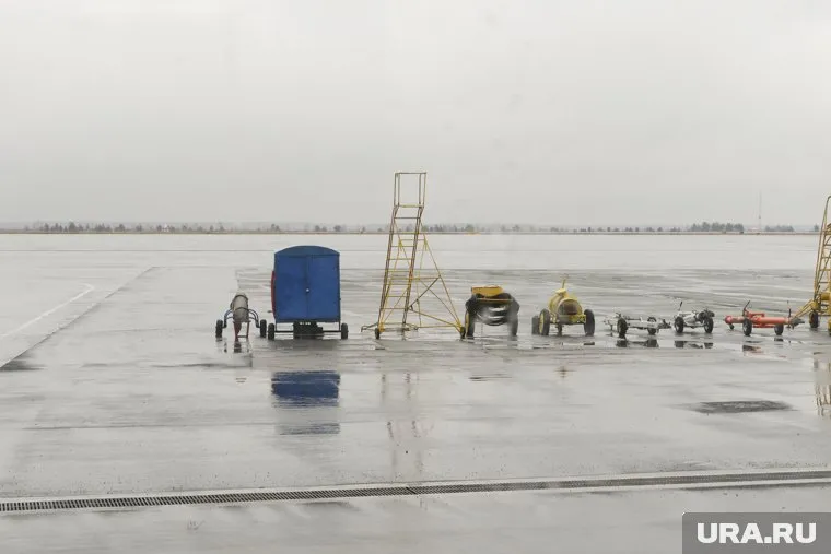 Проблема с колесом у самолета была обнаружена после заруливания на стоянку 