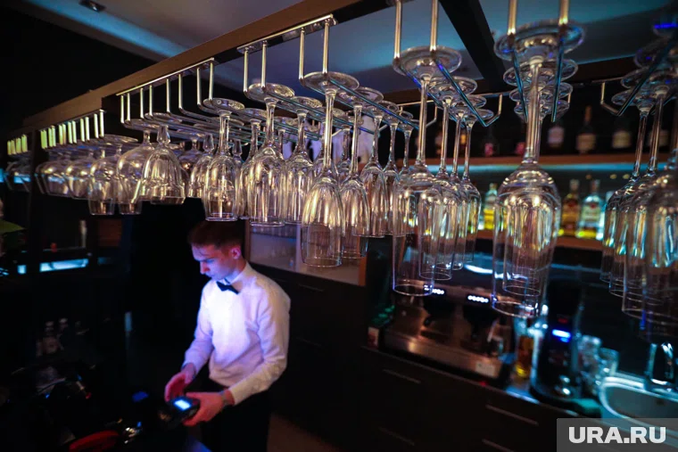 В ЯНАО определили лучших барменов и официантов