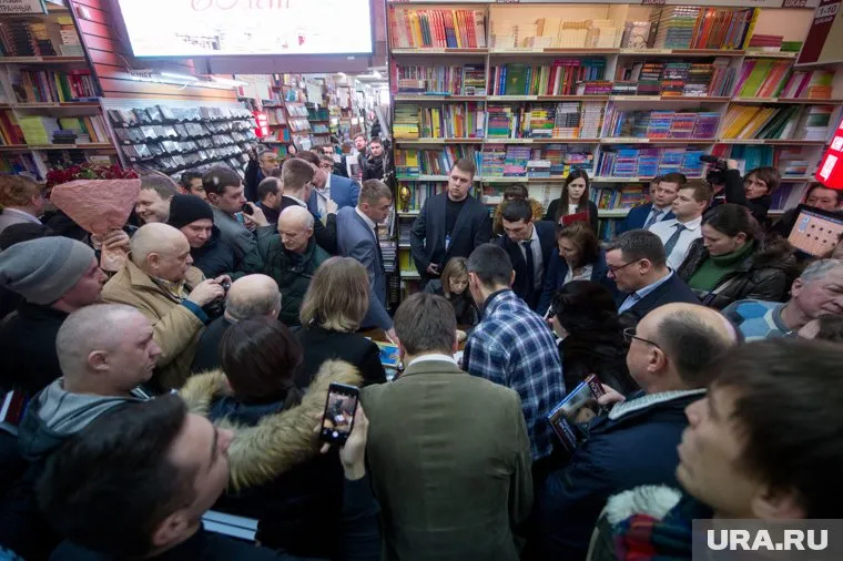 В магазинах сети регулярно проходили встречи с писателями и поэтами