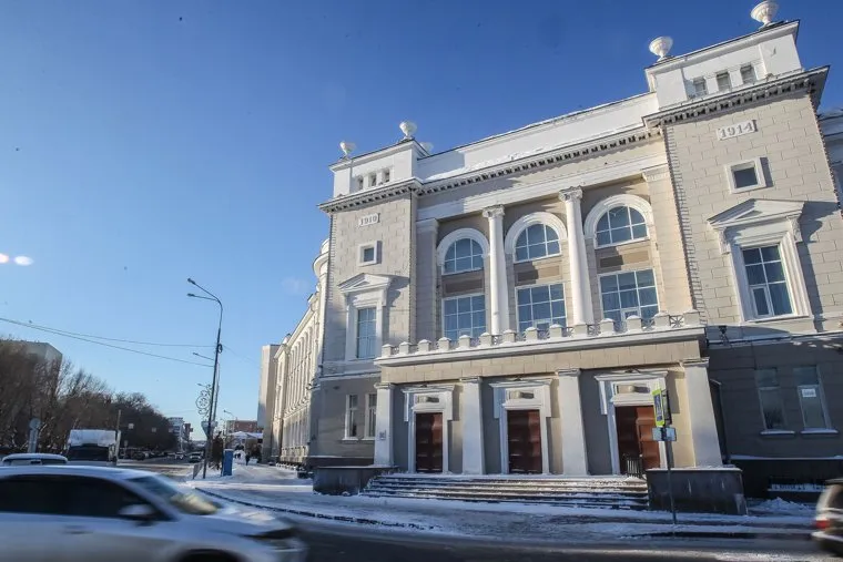 Зима. Тюмень, тюмгасу, строительный университет, историчекий центр