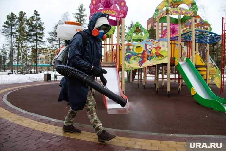 На детские площадки заходить по-прежнему нельзя