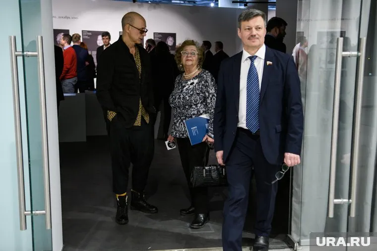 В 2016 году Андрей Ветлужских (на переднем плане) проиграл праймериз ЕР, однако впоследствии был перемещен на проходное — второе — место в регсписке