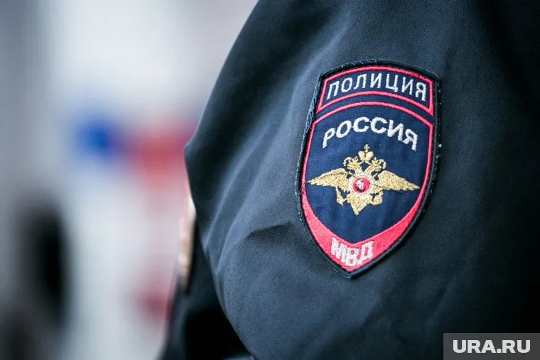 У дома семейства дежурят силовики