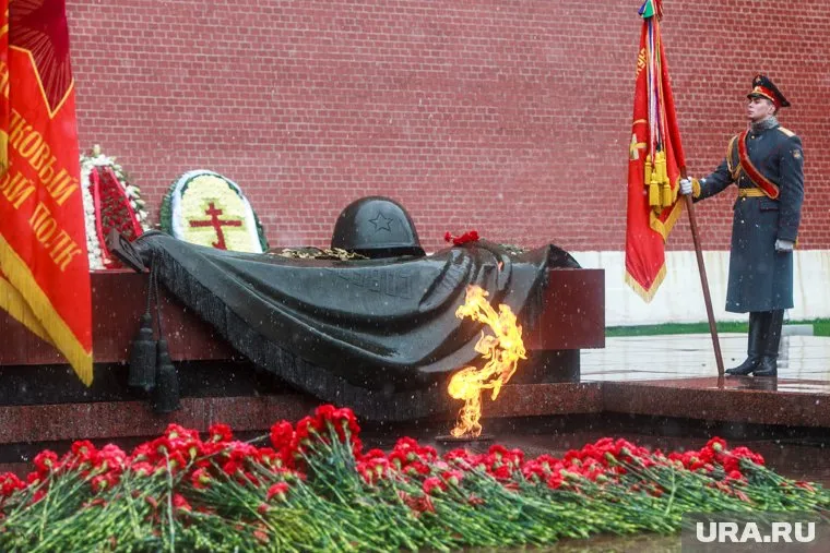 У Могилы Неизвестного Солдата почтили память павшим в ВОВ