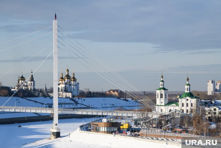 Пешеходный мост Влюбленных считается одной из главных достопримечательностей Тюмени