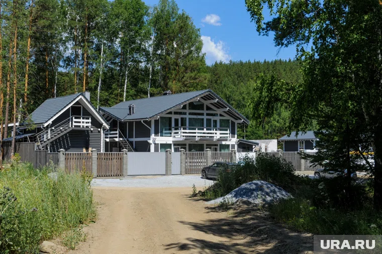 В среднем коттеджи в Челябинске и пригороде продают по 6-8 миллионов рублей 