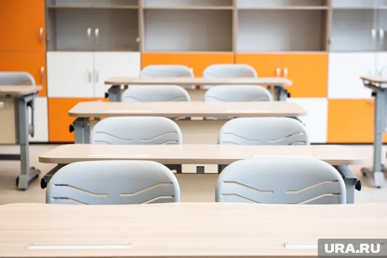 Родители и учителя могут общаться в любых мессенджерах, заявил Константин Шевченко