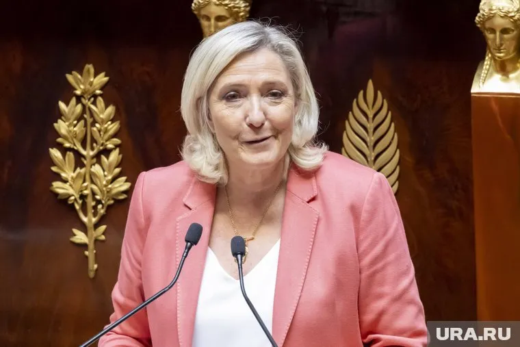 Ле Пен раскритиковала Макрона за его слова о Путине как посреднике на Ближнем Востоке