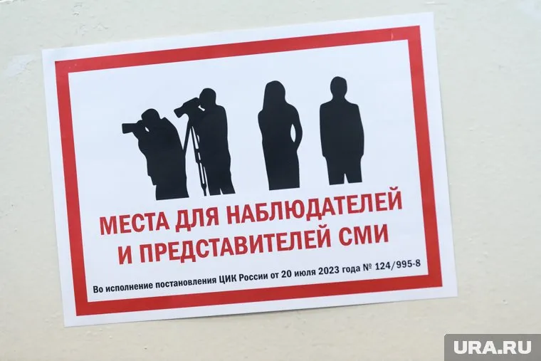 На месте переговоров уже более 50 человек из разных изданий