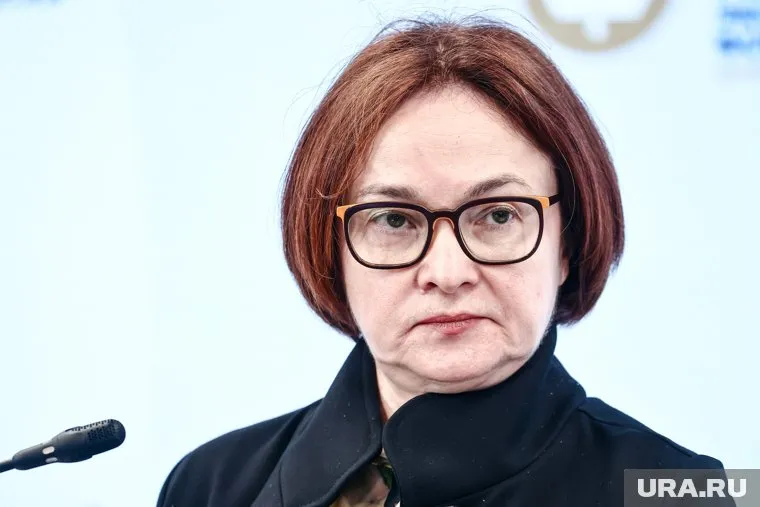 Центробанк придерживается политики плавающего курса, сообщила Эльвира Набиуллина