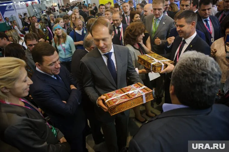 Драматургия второго дня "Иннопрома" держалась на министре промышленности России Денисе Мантурове