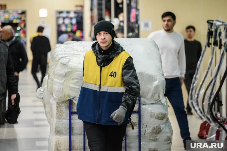 Грузчикам и сборщикам заказов готовы платить ежедневно