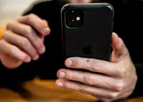 Apple пообещала, что iPhone можно будет разблокировать в маске