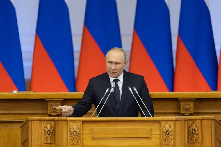 Президент на собрании законодателей. Санкт-Петербург