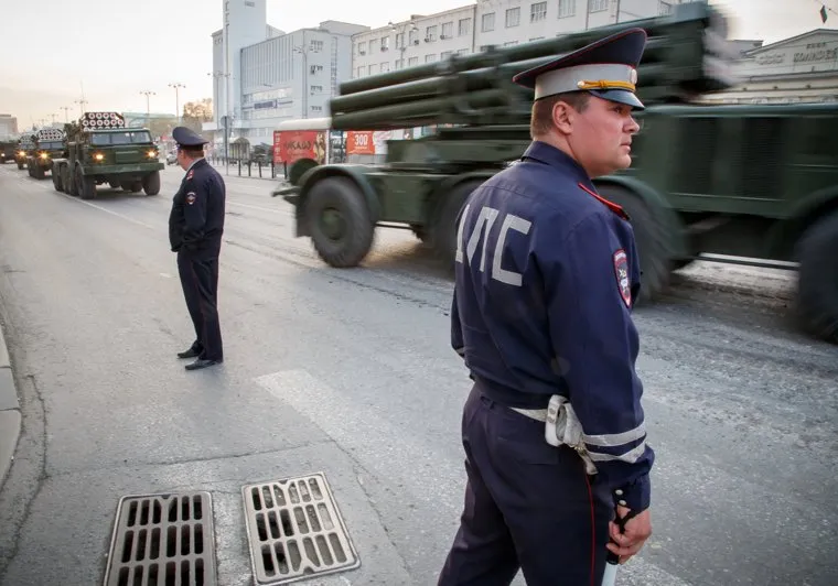 Перекрытие проспекта Ленина для прохождения колонны военной техники. Репетиция Парада Победы. Екатеринбург, военная техника, парад победы, репетиция парада, оцепление, перекрытие улиц, дпс