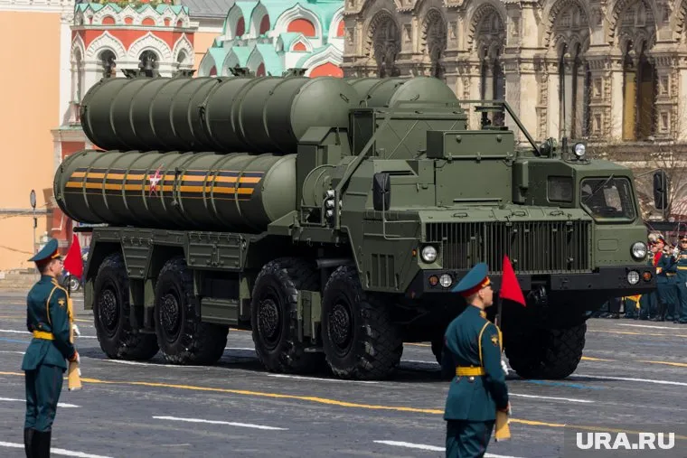 Зенитно-ракетные комплексы С-300 защищают от воздушных атак и военных, и мирных жителей