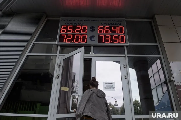 Россияне не успевают за скачками валютных курсов
