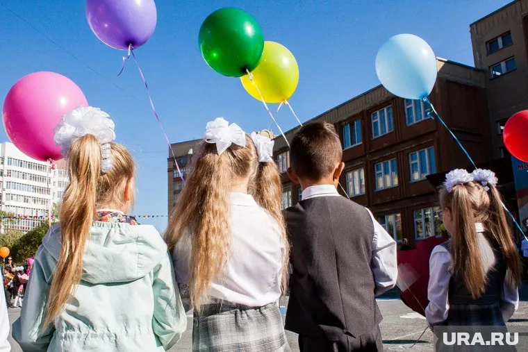 Родителям школьников и учителям рекомендовано соблюдать масочный режим на линейках 1 сентября