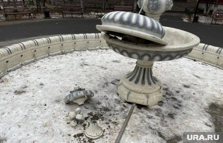 Момент разрушения фонтана попал на камеру видеонаблюдения