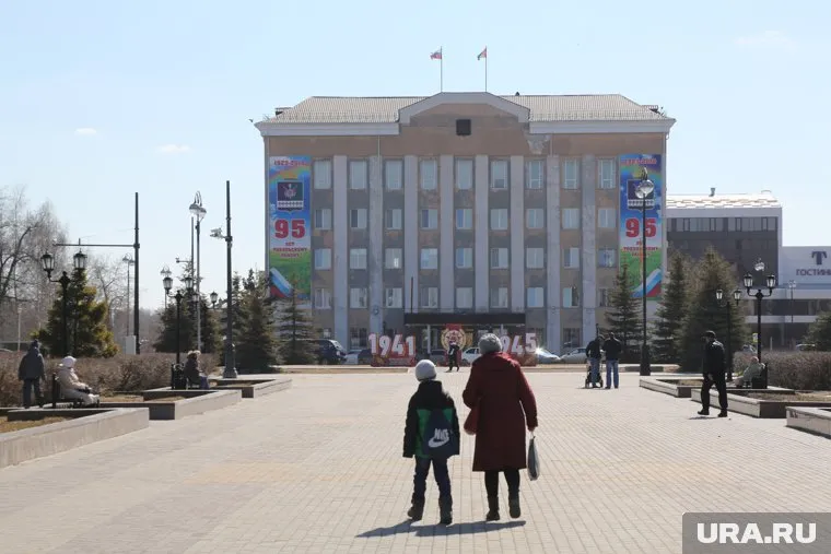 Первыми официально заболевшими чиновниками стали сотрудники администрации Тобольского района