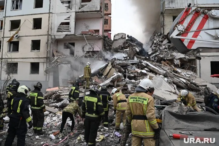 Окна уцелевшей части дома в Белгороде выбило взрывной волной, отметил Константин Крохин