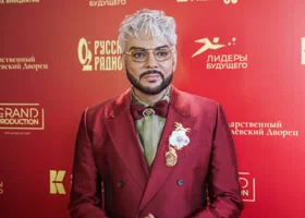 «Надо зарабатывать, а не по судам бегать»: юрист Киркорова — о многомиллионном иске к певцу