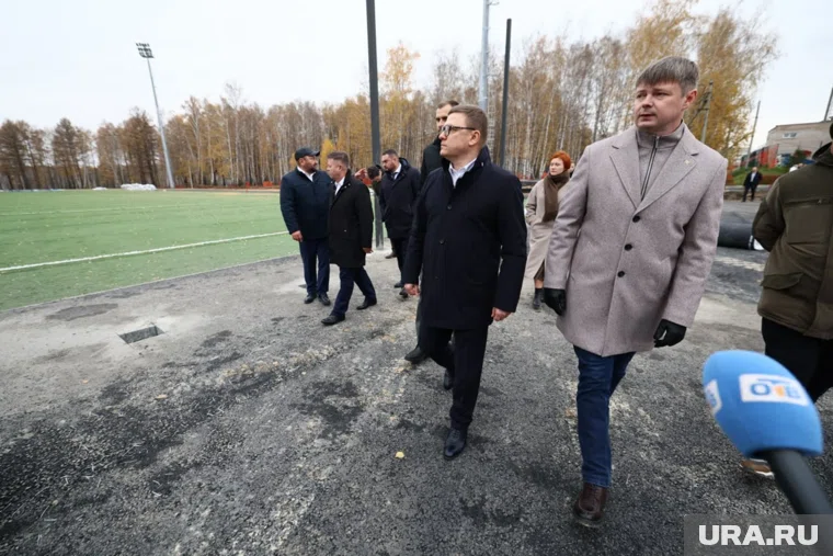 Текслер проинспектировал строительство стадиона в Рощино 