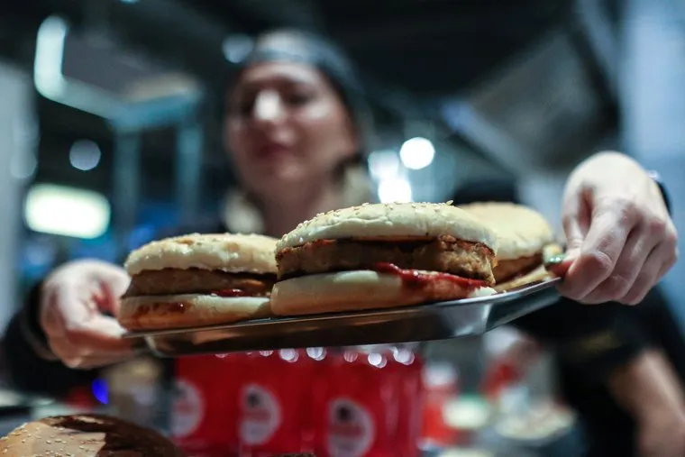 Бургеры, электро зарядки авто. Москва