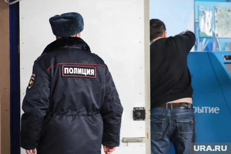 По домам самоизолированных туристов полицейские начали разносить памятки