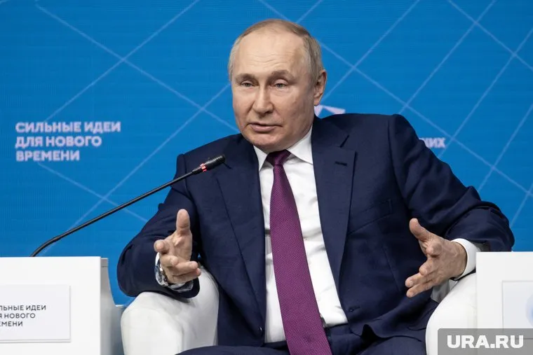 Владимир Путин выслушал идею свердловчанки на Госсовете РФ